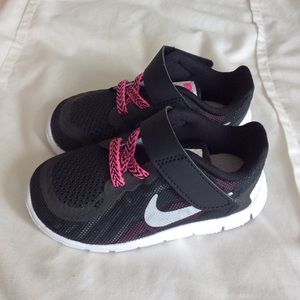 New Girl Nike Sneakers | Size 6C